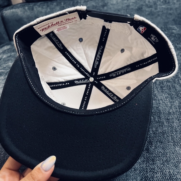 MITCHELL & NESS BROOKLYN NETS SNAPBACK HAT - Picture 5 of 5